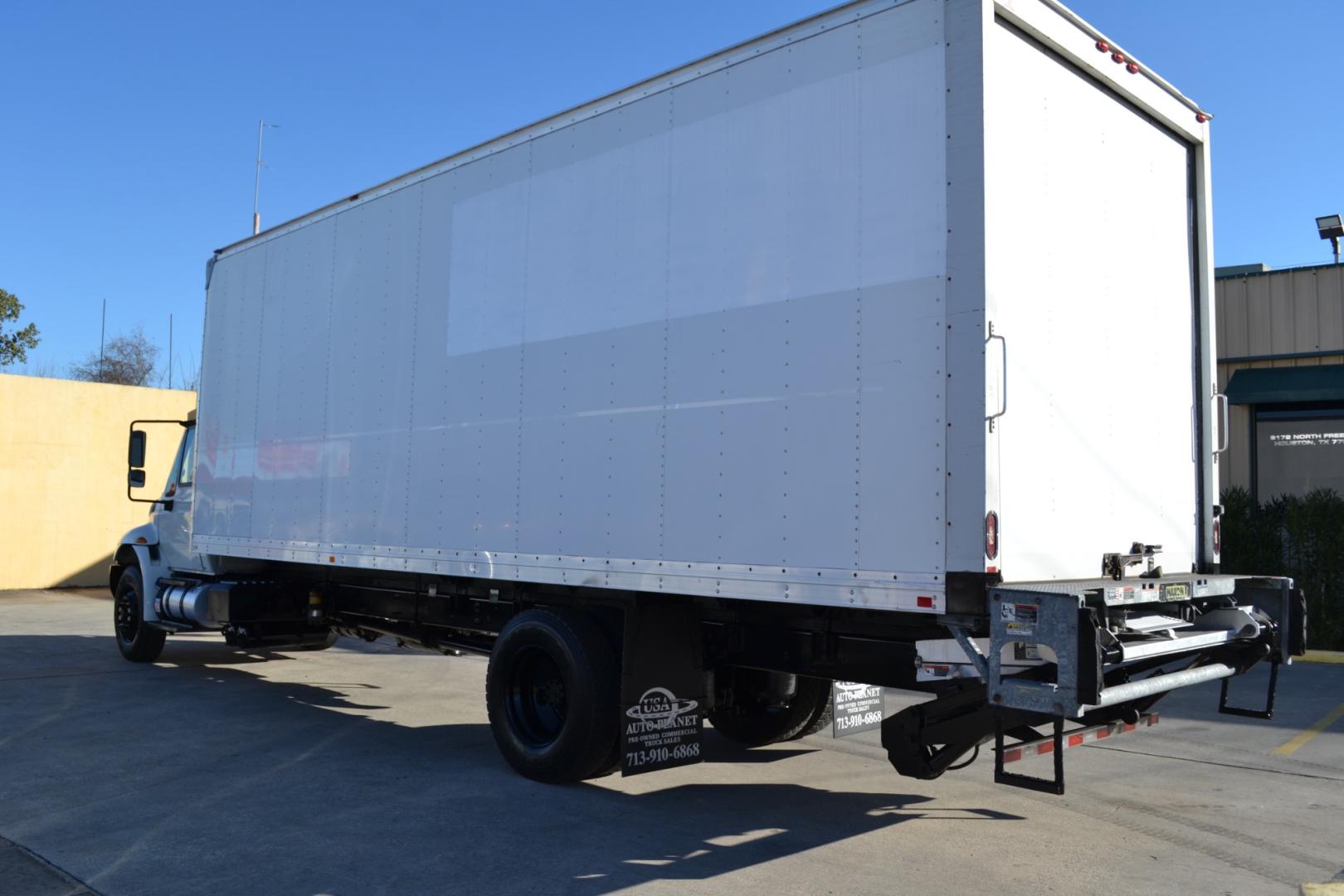 2016 WHITE /GRAY INTERNATIONAL 4300 with an CUMMINS B6.7L 260HP engine, ALLISON 2100HS AUTOMATIC transmission, located at 9172 North Fwy, Houston, TX, 77037, (713) 910-6868, 29.887470, -95.411903 - 25,999LB GVWR NON CDL, SUPREME 26FT BOX, 13'6FT CLEARANCE , HEIGHT 103" X WIDTH 102", MAXON 3,000LB ALUMINUM LIFT GATE, AIR RIDE, DUAL 40 GALLON FUEL TANKS, POWER WINDOWS & LOCKS, BENCH SEAT, RAMP, E-TRACKS - Photo#6